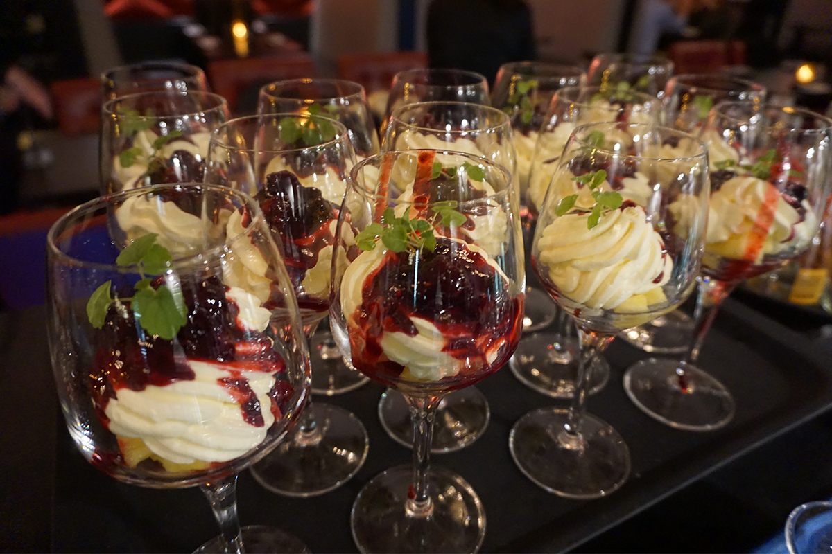 de voormalig kerk is nu een japans sushi restaurant